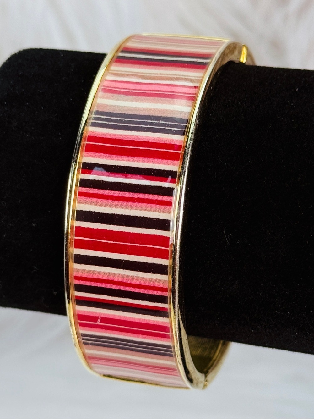 Elegant vintage Goldtone multicolored Striped Bangle bracelet